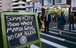 Summer City Radio Windy Mardi Gras on Oriental Parade, Wellington, 15 December 1984